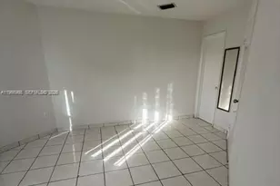 660 W Park Dr, Miami, FL 33172 - Photo 20