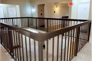 660 W Park Dr, Miami, FL 33172 - Photo 22
