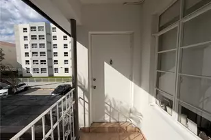 301 86th St, Miami Beach, FL 33141 - Photo 6