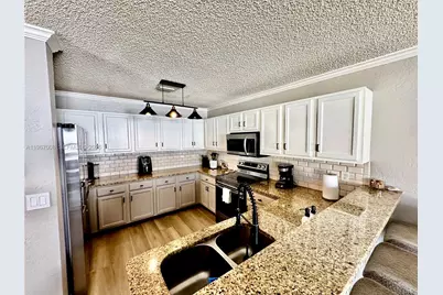 9411 NW 55th St, Sunrise, FL 33351 - Photo 12