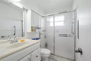 8380 Lagos De Campo Blvd, Tamarac, FL 33321 - Photo 10