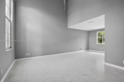 10755 SW 17th Pl, Davie, FL 33324 - Photo 6