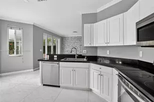 10755 SW 17th Pl, Davie, FL 33324 - Photo 8