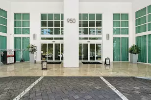 950 Brickell Bay Dr, Miami, FL 33131 - Photo 4