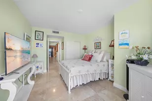 4775 Collins Ave, Miami Beach, FL 33140 - Photo 16
