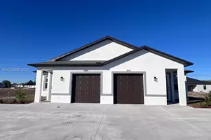 1009/1011 NE 15th Ln, Cape Coral, FL 33909 - Photo 2