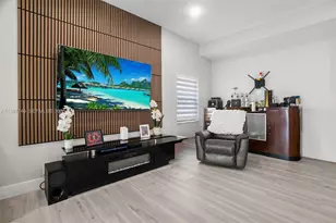 1034 NW 184th Way, Pembroke Pines, FL 33029 - Photo 16