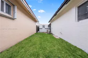 8865 NW 110th St, Hialeah Gardens, FL 33018 - Photo 28