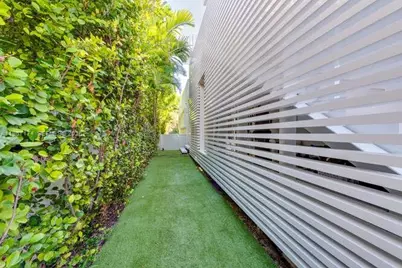 1325 Bay Dr, Miami Beach, FL 33141 - Photo 44