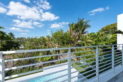 1325 Bay Dr, Miami Beach, FL 33141 - Photo 18