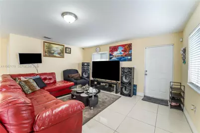 1371 NW 59th St, Miami, FL 33142 - Photo 6