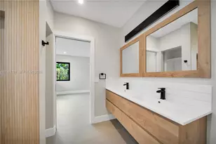 910 W 47th Ct, Miami Beach, FL 33140 - Photo 18