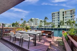 2689 NE 165th St, North Miami Beach, FL 33160 - Photo 32