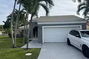 332 NW 47th Ave, Deerfield Beach, FL 33442 - Photo 6