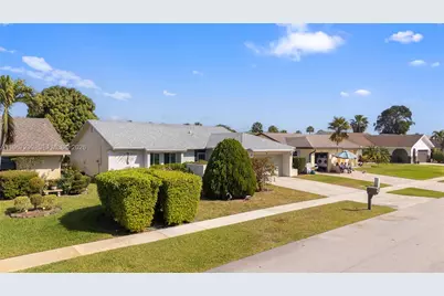 10681 Greenbriar Ct, Boca Raton, FL 33498 - Photo 2