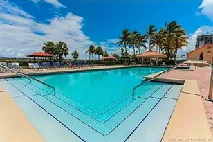 2555 Collins Ave, Miami Beach, FL 33140 - Photo 16