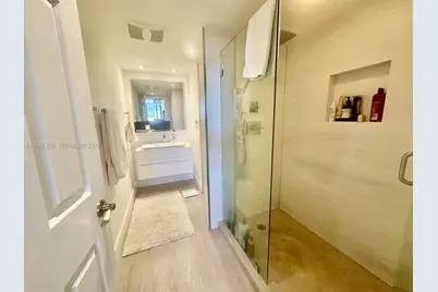 2555 Collins Ave #1914, Miami Beach, FL 33140 - Photo 10