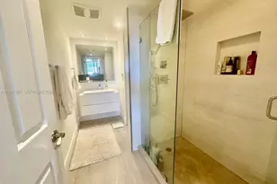 2555 Collins Ave, Miami Beach, FL 33140 - Photo 10