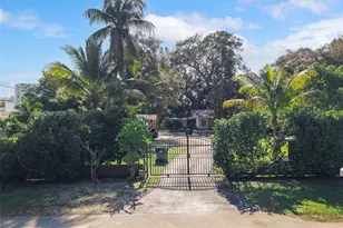 1760 NE 144th St, Miami, FL 33181 - Photo 12