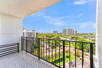 800 Parkview Dr #1007, Hallandale Beach, FL 33009 - Photo 1