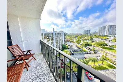 800 Parkview Dr #1007, Hallandale Beach, FL 33009 - Photo 2