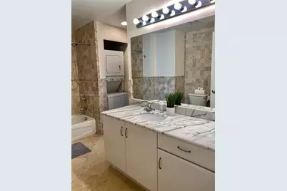 1200 Brickell Bay Dr #4217, Miami, FL 33131 - Photo 14