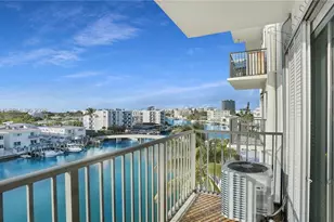 8024 Tatum Waterway Dr, Miami Beach, FL 33141 - Photo 4