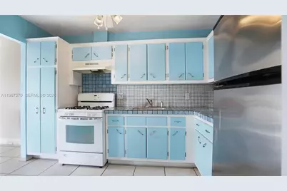 8024 Tatum Waterway Dr #5D, Miami Beach, FL 33141 - Photo 10