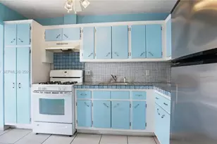 8024 Tatum Waterway Dr, Miami Beach, FL 33141 - Photo 10