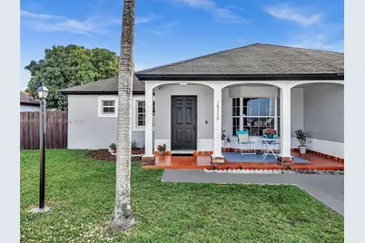 18379 SW 138th Pl, Miami, FL 33177 - Photo 2