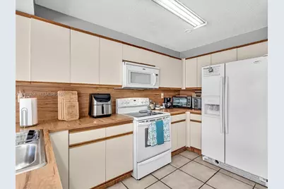18379 SW 138th Pl, Miami, FL 33177 - Photo 12