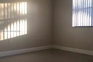 10018 NW 4th St, Pembroke Pines, FL 33024 - Photo 6