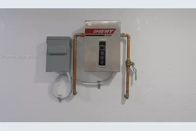 2600 NW 108th St, Miami, FL 33167 - Photo 24