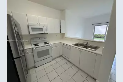 2524 SE 16th Rd #102, Homestead, FL 33035 - Photo 4
