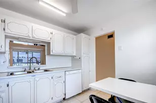 301 NE 14th Ave, Hallandale Beach, FL 33009 - Photo 16