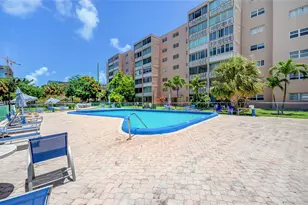 301 NE 14th Ave, Hallandale Beach, FL 33009 - Photo 8