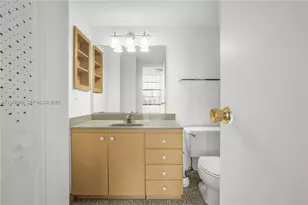 20500 W Country Club Dr, Aventura, FL 33180 - Photo 24