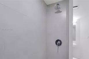 555 NE 34th St, Miami, FL 33137 - Photo 46