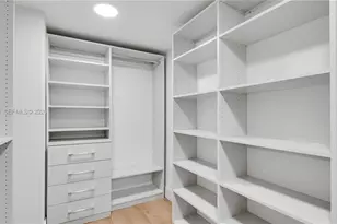 555 NE 34th St, Miami, FL 33137 - Photo 16