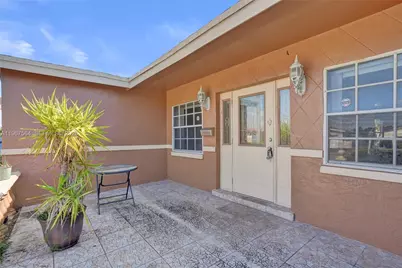 4966 NW 39th St, Lauderdale Lakes, FL 33319 - Photo 2