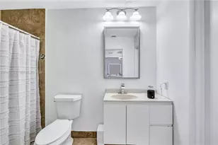 3211 Calle Largo Dr, Hollywood, FL 33021 - Photo 14