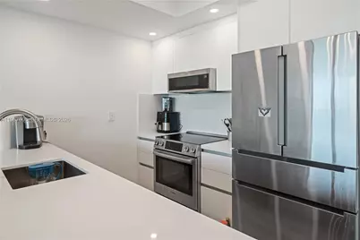 888 Biscayne Blvd #910, Miami, FL 33132 - Photo 6