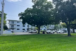 2430 NE 135th St, North Miami, FL 33181 - Photo 24