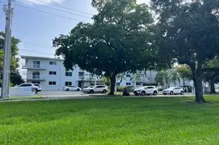 2430 NE 135th St, North Miami, FL 33181 - Photo 24