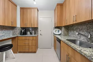 300 Bayview Dr, Sunny Isles Beach, FL 33160 - Photo 18