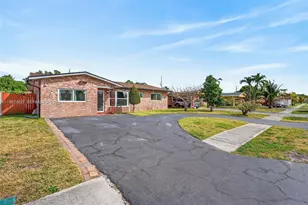 1919 NW 38th St, Oakland Park, FL 33309 - Photo 2