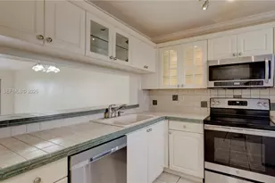 10155 NW 9th St Cir, Miami, FL 33172 - Photo 10