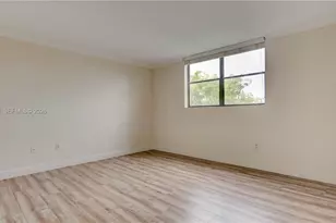 10155 NW 9th St Cir, Miami, FL 33172 - Photo 18