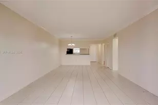 10155 NW 9th St Cir, Miami, FL 33172 - Photo 6