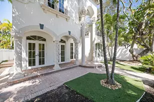 827 SE 2nd Ct, Fort Lauderdale, FL 33301 - Photo 2